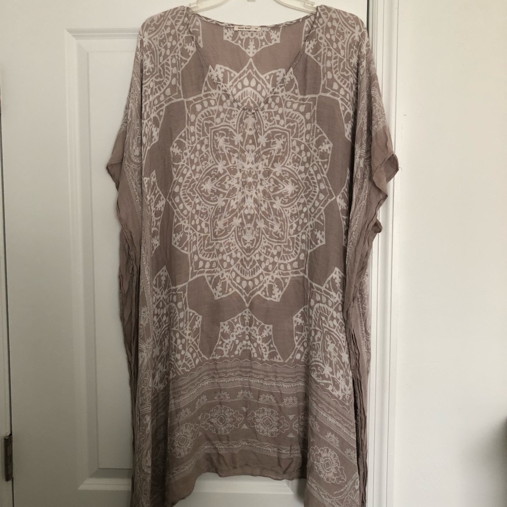 Moss Rose Tan and White Medallion Print Kaftan